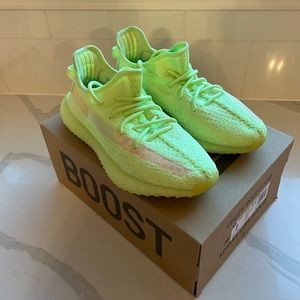 YEEZY BOOST 350 V2 GLOW